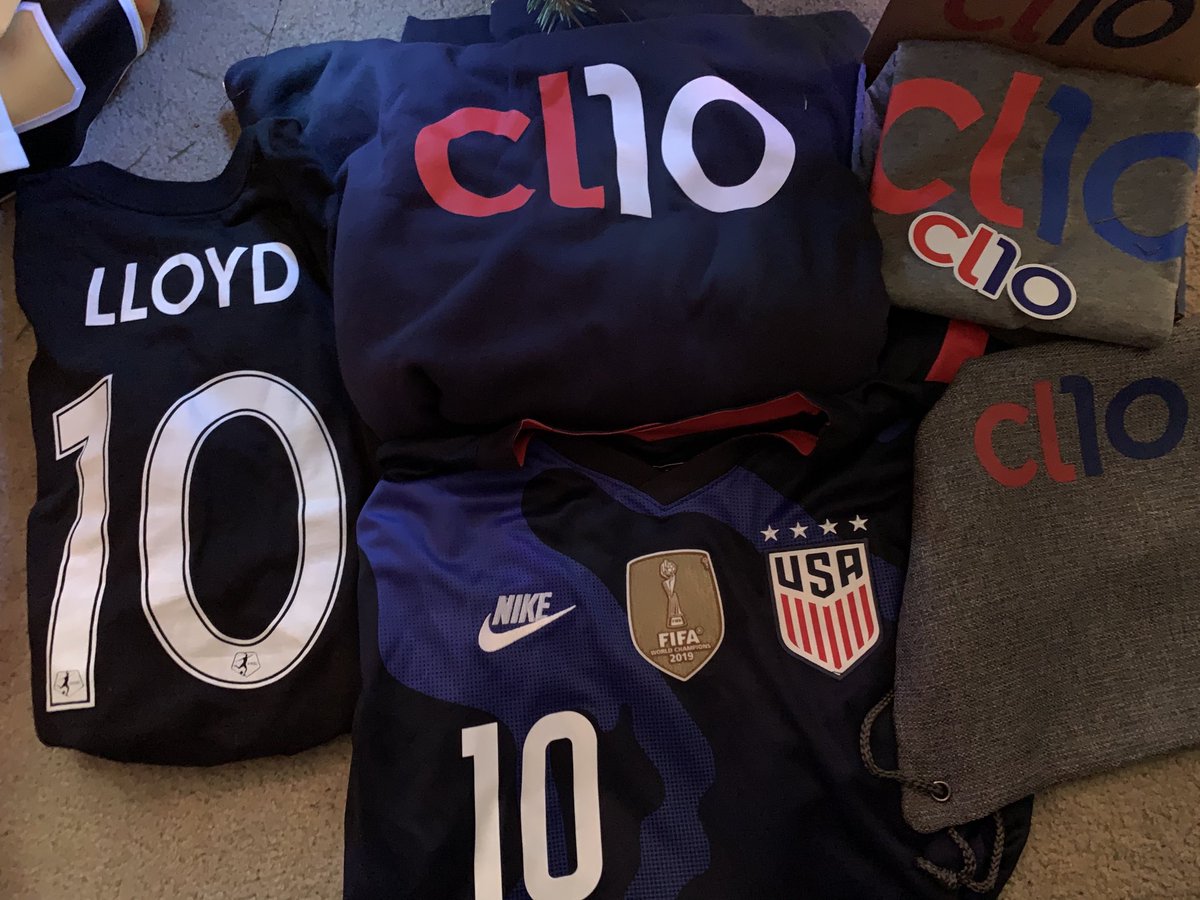 BruinUpACup's tweet image. ⁦@CarliLloyd⁩ is always well represented under the tree, but this may be the best yet. Can’t wait for the 🐐 comeback in 2021! #CL10 #EmptyTheTank