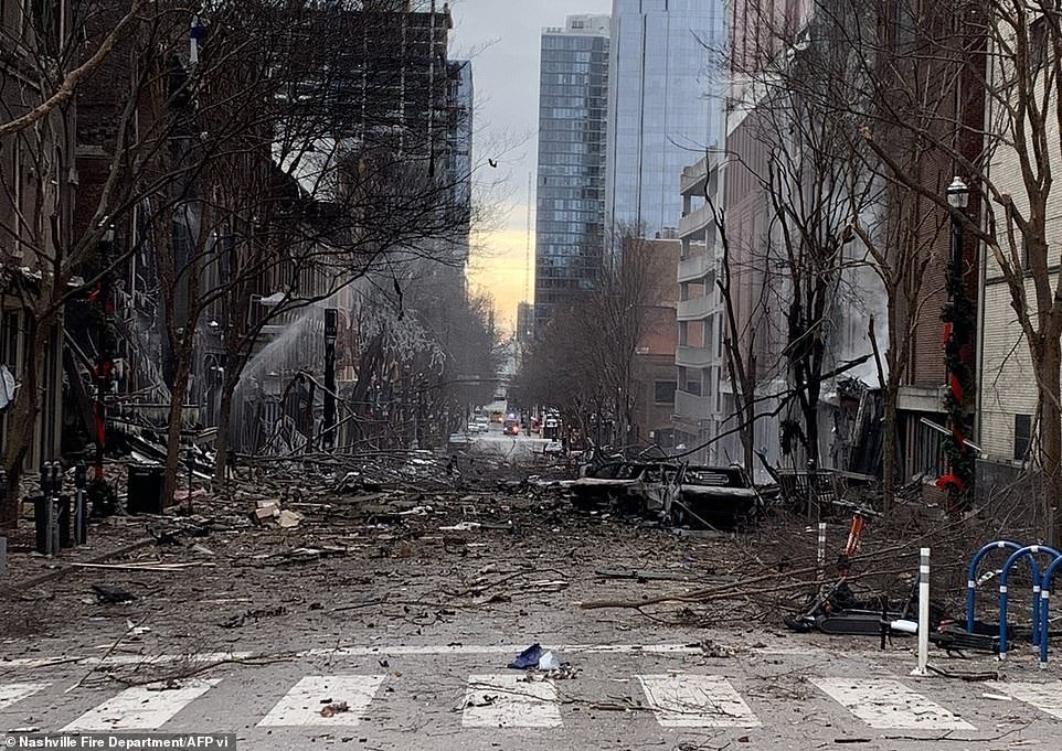 Powerful Explosion Rocks Downtown Nashville  EqGsW30VoAA63zq?format=jpg&name=medium
