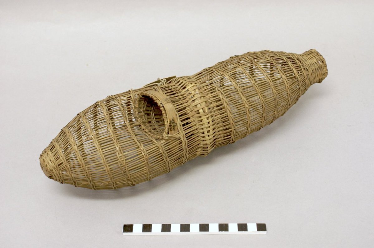 I thought this was a contemporary basket about gender or sexuality or something but it's a traditional shrimping basket from taiwan lol