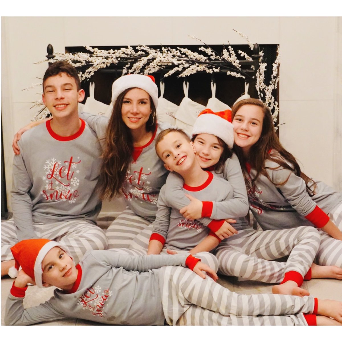 Rocioharbison's tweet photo. Celebrating family and spreading smiles across virtual miles. May this day be joyful and may it make way for a bright 2021!
#Christmas2020 #xmas2020 #FelizNavidad2020 #Navidad #familyfun https://t.co/vTahnbaCjW