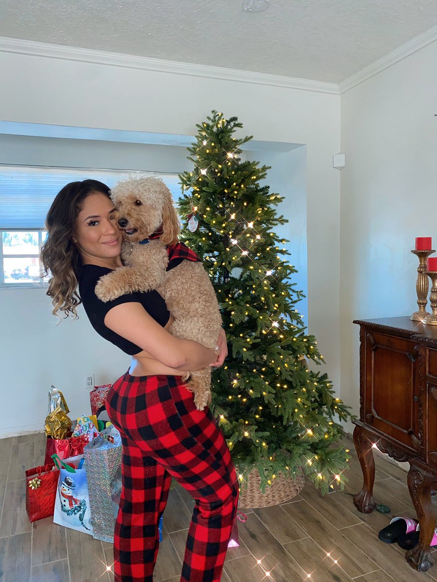 meet me under the mistletoe 💋🎄 #MerryChrismas my babies