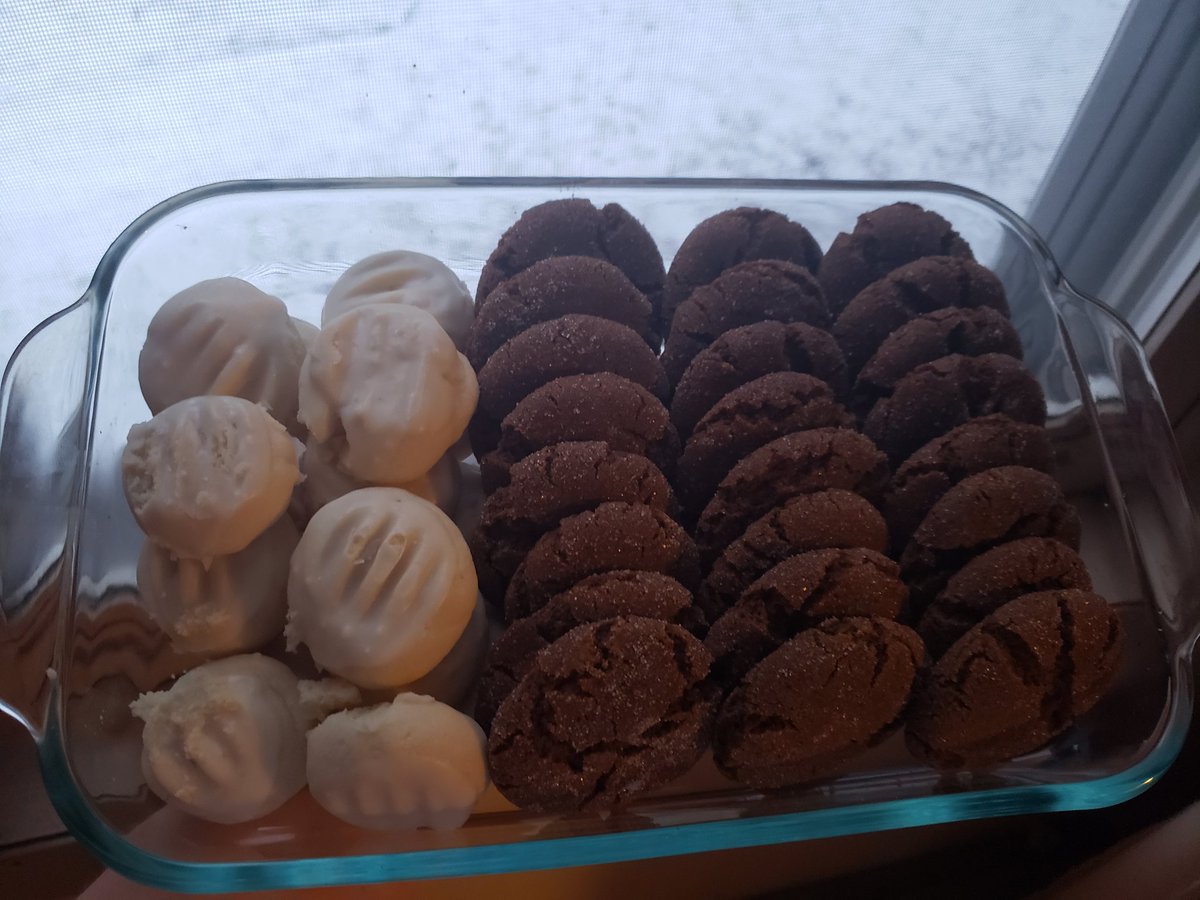 HogsbackHome's tweet image. I did a bit of Christmas baking yesterday. More of the same tomorrow! We hope you're all enjoying the holiday!!

#ChristmasCookies #ChristmasBaking #Christmas #Celebrate #HogsbackHomestead