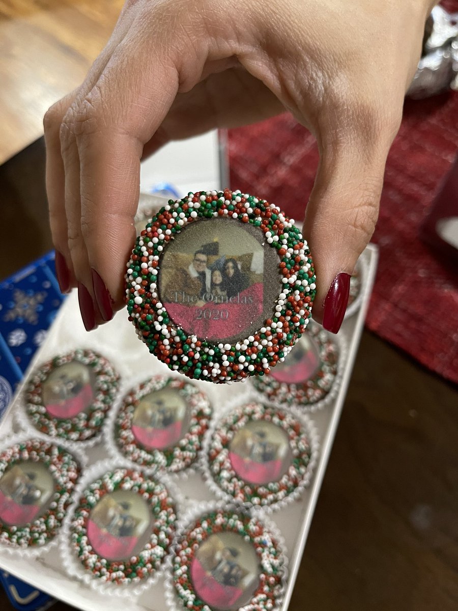 JnOrnelas's tweet photo. ¿A alguien le regalaron algo mejor que Oreos personalizadas con su foto? #OreoID https://t.co/wmlu0E15Op