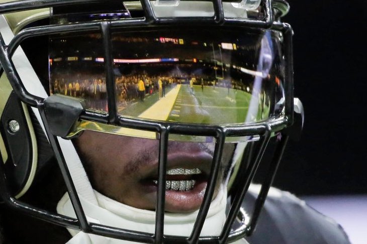 MasterTes's tweet photo. Good time to remind everyone Alvin Kamara plays football with a VVS diamond grill made by Johnny Dang https://t.co/eivKtOFBLy