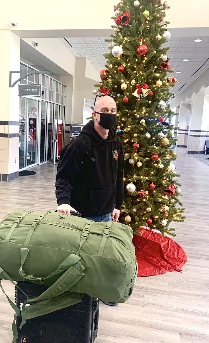 dothanairport's tweet photo. 🎶We wish you a Merry Christmas from the Dothan Airport ❤️🎄🎅🏻

#MerryChristmas #FlyDothan #LoveDothan #VisitDothan https://t.co/Btorft0UkE