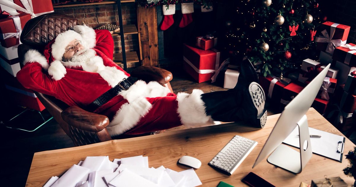 AWBapp's tweet photo. Merry Christmas, Everyone!
Now he's done with 2020! 😅 
2021, he will be back to the skies... 🙏🎉

#merrychristmas #bridgethegap #beatthedistance #airwaybill #globetrotter #newyearresolution #nye #yearend https://t.co/7H4YLcLZrR