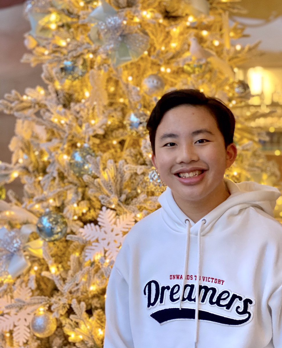 Merry Christmas everyone!! It’s been quite a year so I’m sending you lots of love and light. Hope all of you have a wonderful holiday filled with peace and joy!🎄😊