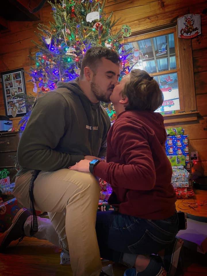 AdronBoss's tweet photo. Merry Christmas ❤️💍 https://t.co/wWySdh5c5Y