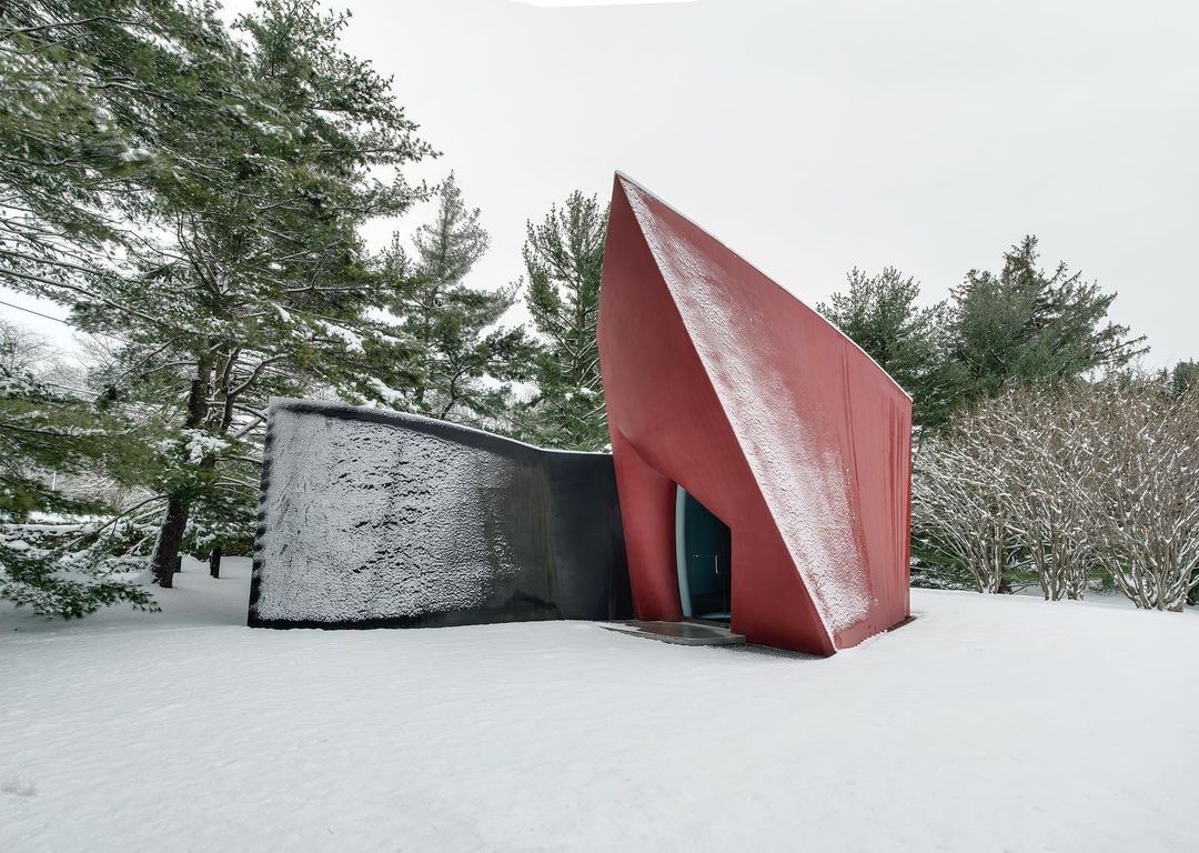 DesignApplause's tweet photo. Reposting @pjglasshouse:
...
"#Happyholidays from all of us at the #GlassHouse. @PJGlassHouse 

da Monsta in the snow. 
Photo by @mikebiondophoto 
#trustsites #damonsta #architecture #winter #snowscape #newcanaan #happyholidays #architectureinthesnow" https://t.co/ZHWj4zOAcL