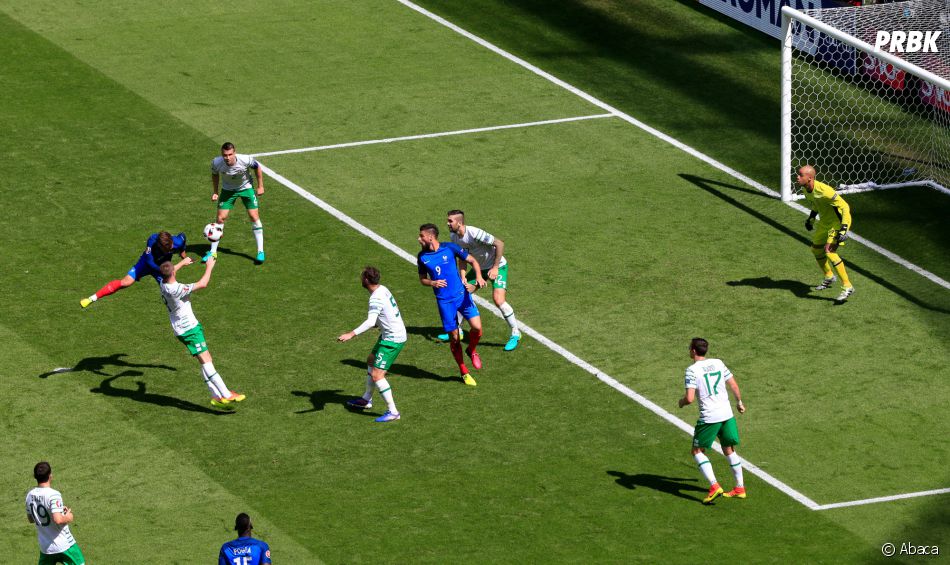 Ce fut des personnes moyennes mais très malines, devinant la trajectoire du défenseur, du ballon et la vitesse nécessaire pour le frapper.