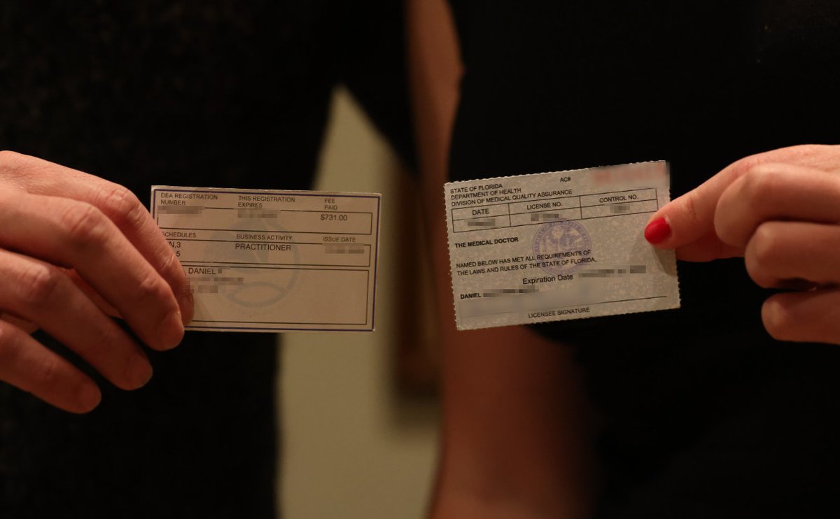 I'm finally hanging out with my sister for the holidays. Merry Christmas everyone!

This pic is for all the haters out there. I hope you all have a Merry Christmas too 😊