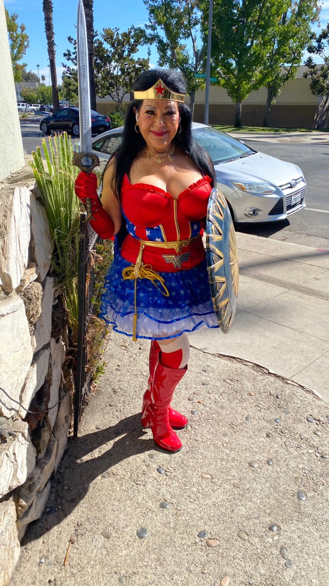 AVONLADY911's tweet photo. I am watching #WonderWoman84 tonight at the drive in and wearing my costume. Maybe I will be in the news and become #Famous @latinqueen69xxx @DCComics #RedGloves @IGNITECarmen #RedBoots #RedBustier Wanna take a picture with me and become  #Star #FUN https://t.co/IUsf8paoWJ