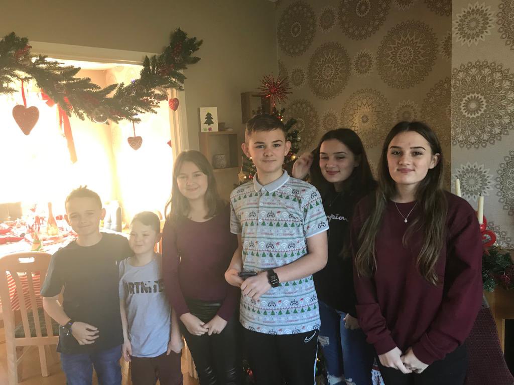 BennyBalmond83's tweet photo. Nice dinner at my sisters..👌🏾. #cusions #Christmas2020  🎄 https://t.co/GeYv0B3zJS
