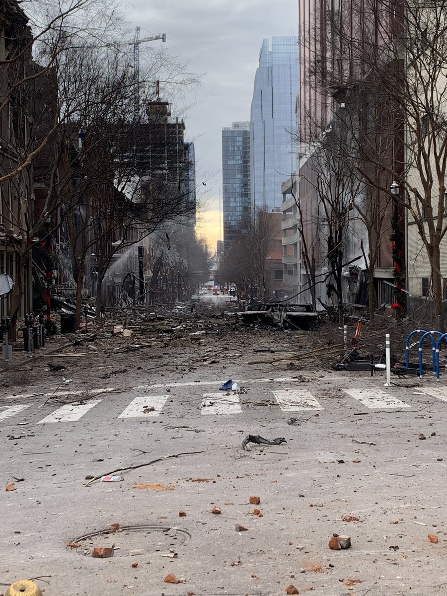 So, in terms of the blast and damage, this appears to be the second largest domestic bombing in the US in the past few decades. WWe’re talking about a powerful explosive — large enough to damage an entire downtown city block. Smaller than OKC, bigger than Boston. 4/x