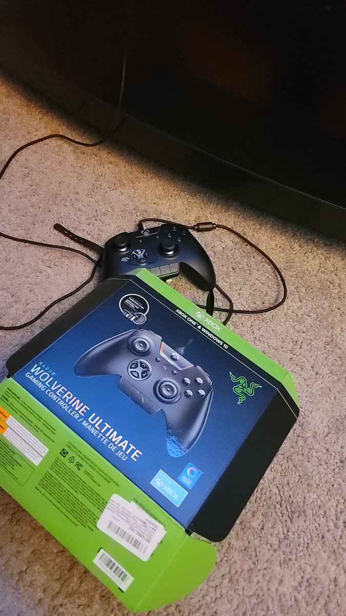 Highish's tweet photo. Worst thing on Christmas is opening up some junk made in China that doesn't work 😑 thanks for nothing #Return $150💩 @RazerStore @RazerSupport https://t.co/Ty82CvSP2u
