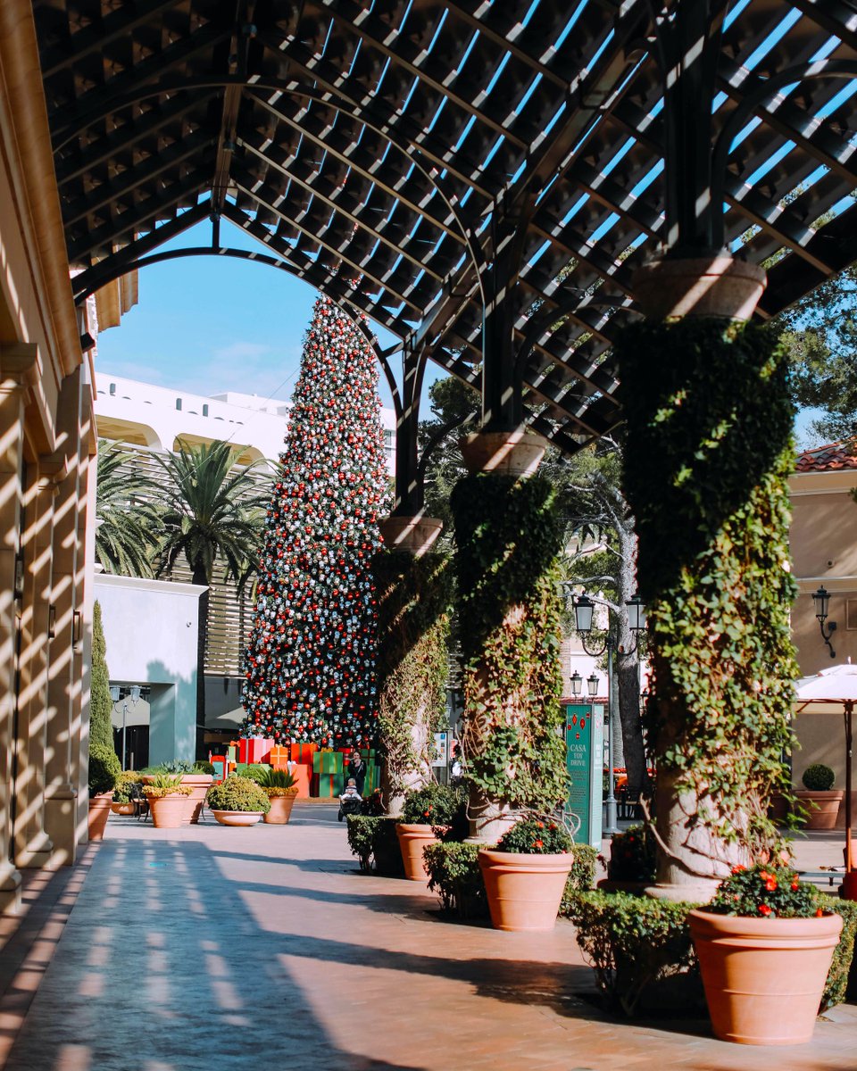 May this Holiday Season sparkle and shine and may all your wishes and dreams come true, Merry Christmas from our #FashionIsland family to yours!