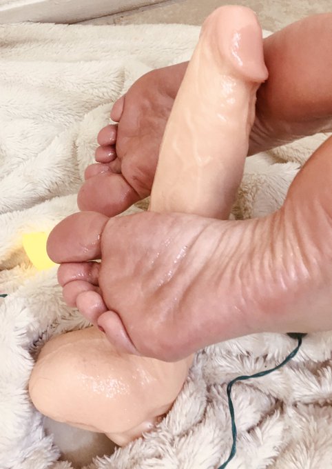 Want toes or soles on Christmas Day?? Swipe to view both! #toes #soles #feet #fetish #milf #onlyfans<a href="/tag/feet"class="tags"><span>#feet</span></a><a href="/tag/fetish"class="tags"><span>#fetish</span></a><a href="/tag/toes"class="tags"><span>#toes</span></a><a href="/tag/milf"class="tags"><span>#milf</span></a><a href="/tag/soles"class="tags"><span>#soles</span></a><a href="/tag/onlyfans"class="tags"><span>#onlyfans</span></a>