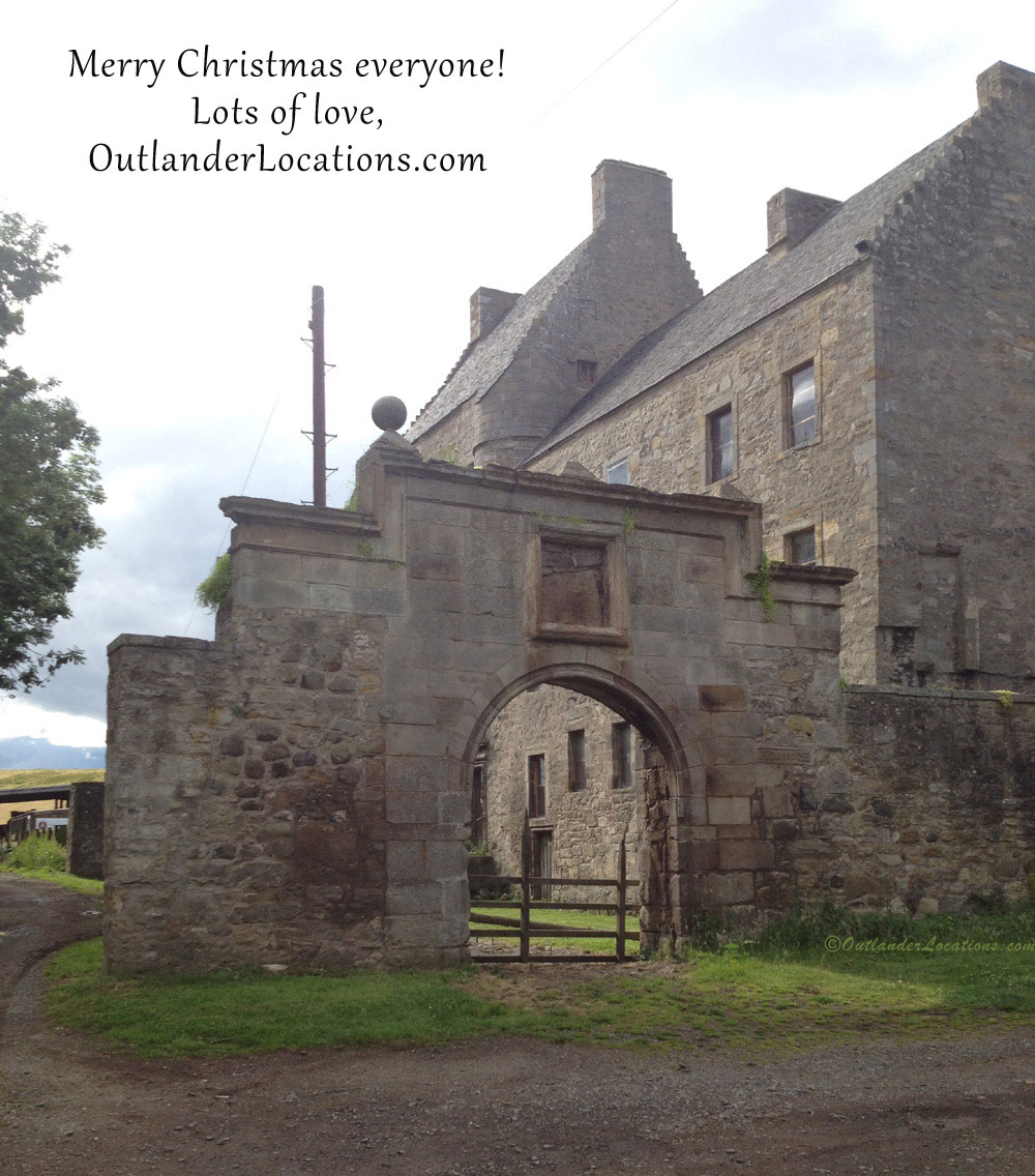 OutlanderLocs's tweet photo. The final location in our #OutlanderLocations advent calendar is Midhope Castle. Seen in each season of #Outlander so far, this now-iconic tower house is used as Lallybroch, once home to Jamie, and now passed to his nephew, 'Young Jamie' Murray.
https://t.co/ppay2SEDrR https://t.co/cKNkMgvVos