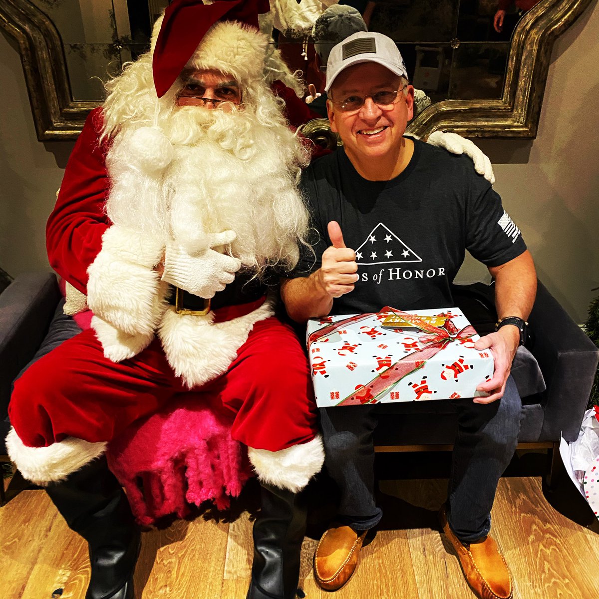 “Done Deal  with #SantaClaus !” #BuildtoSuit #TechToyLab <a href="/NorthPole/">NorthPole</a>  “Cold Calls Pay Off!”  #SpaceandPlaceInnovators