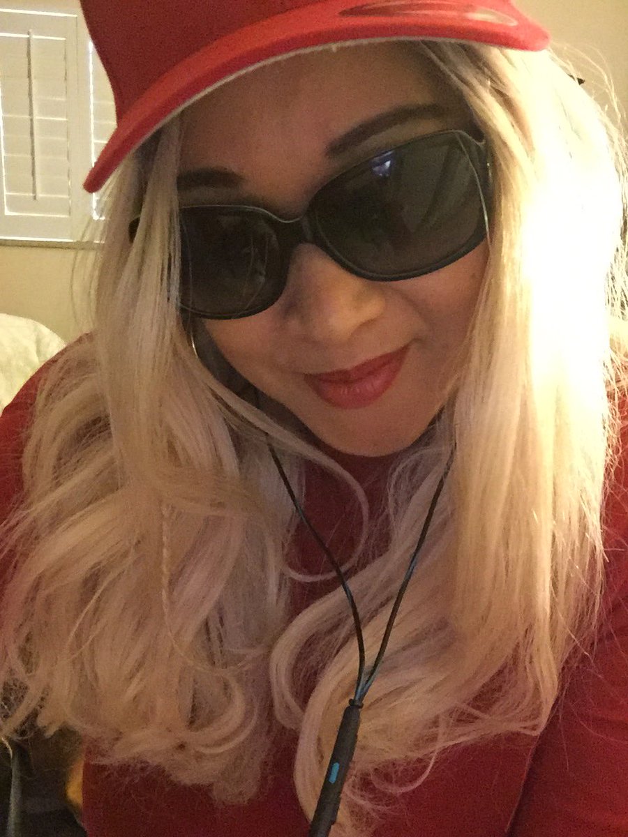 MsFightLady's tweet image. Merry Christmas 🎁🎄 Hopefully I can post one with my babies later if they sit still long enough😘💋🥊💙🎄🎄🎄🎄🎄🎄