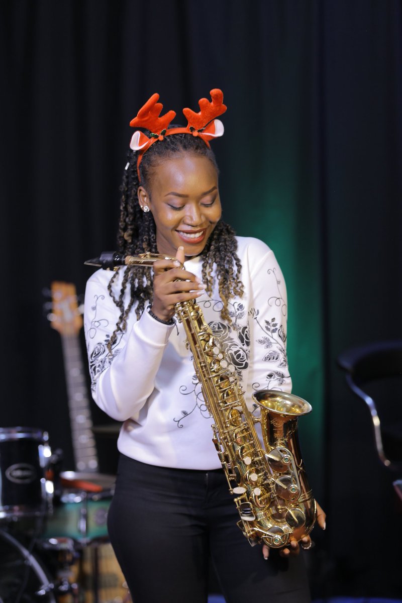 My excitement was just up with this talented soul. <a href="/HappyKyazze/">@happykyazze</a>. He made Jazz buzz🤩🤩. <a href="/gospelbridge/">Gospelbridge show</a> #Christmas