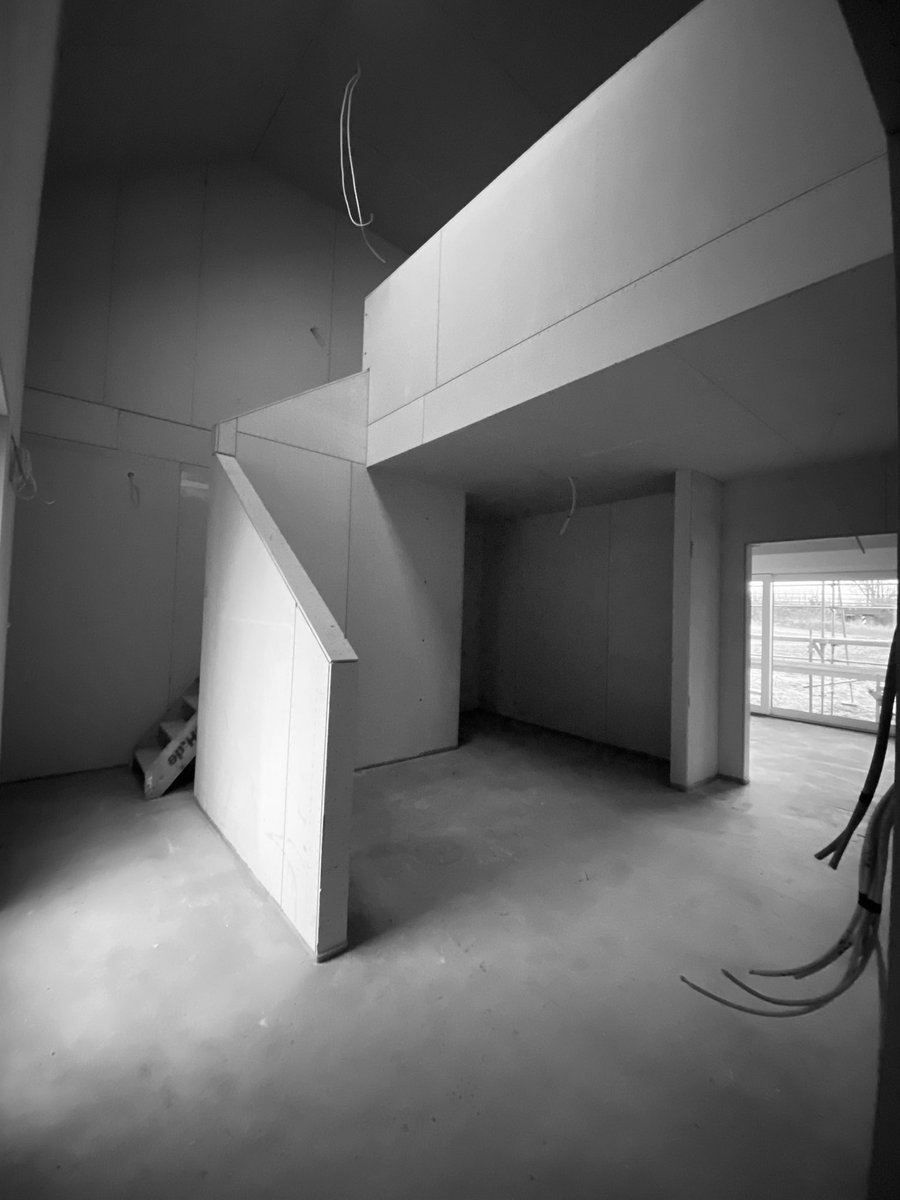 Ich flüster meiner Frau, Bitte hab Vertrauen! Aus den Steinen die Sie legen Baby, Bau ich euch ein Haus! #kontrak #hausbau #haus #treppenhaus #neubau #traum