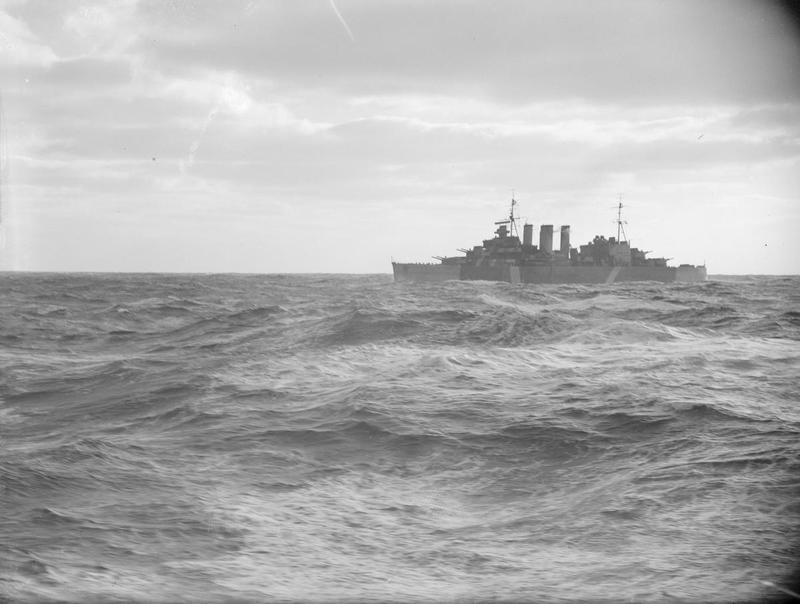 Concentrating her fire on her most dangerous opponent, at 0905, Hipper's radar advantage finally told & she scored a hit on HMS Berwick's X turret, knocking it out & killing four of the  @RoyalMarines inside.