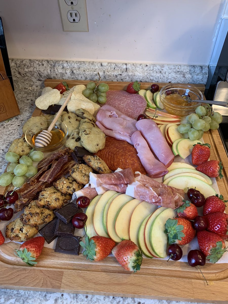 wsquared77's tweet photo. #allergyfriendly charcuterie board as a special Christmas treat for our son. He has to avoid 30+ foods but could eat everything on here! #EoE #glutenfree #nutfree #DairyFree #grainfree #eosinophilicesophagitis #allergyeats #allergyfreeholidays #enjoylife #boarshead #holidays2020 https://t.co/2RTc7M6Mri