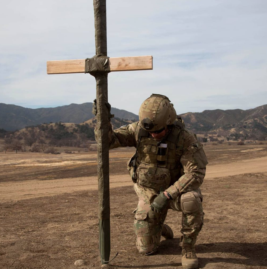 gallantfewrgr's tweet image. #REDFriday - #NeverForget 7,042 days since 9/11. 
Pray for those deployed in harm's way and those left to celebrate Christ's birth without there loved ones this Christmas. 
#gallantfew #RLTW #patriotchallenge
Photo courtesy of 2nd Ranger Battalion.