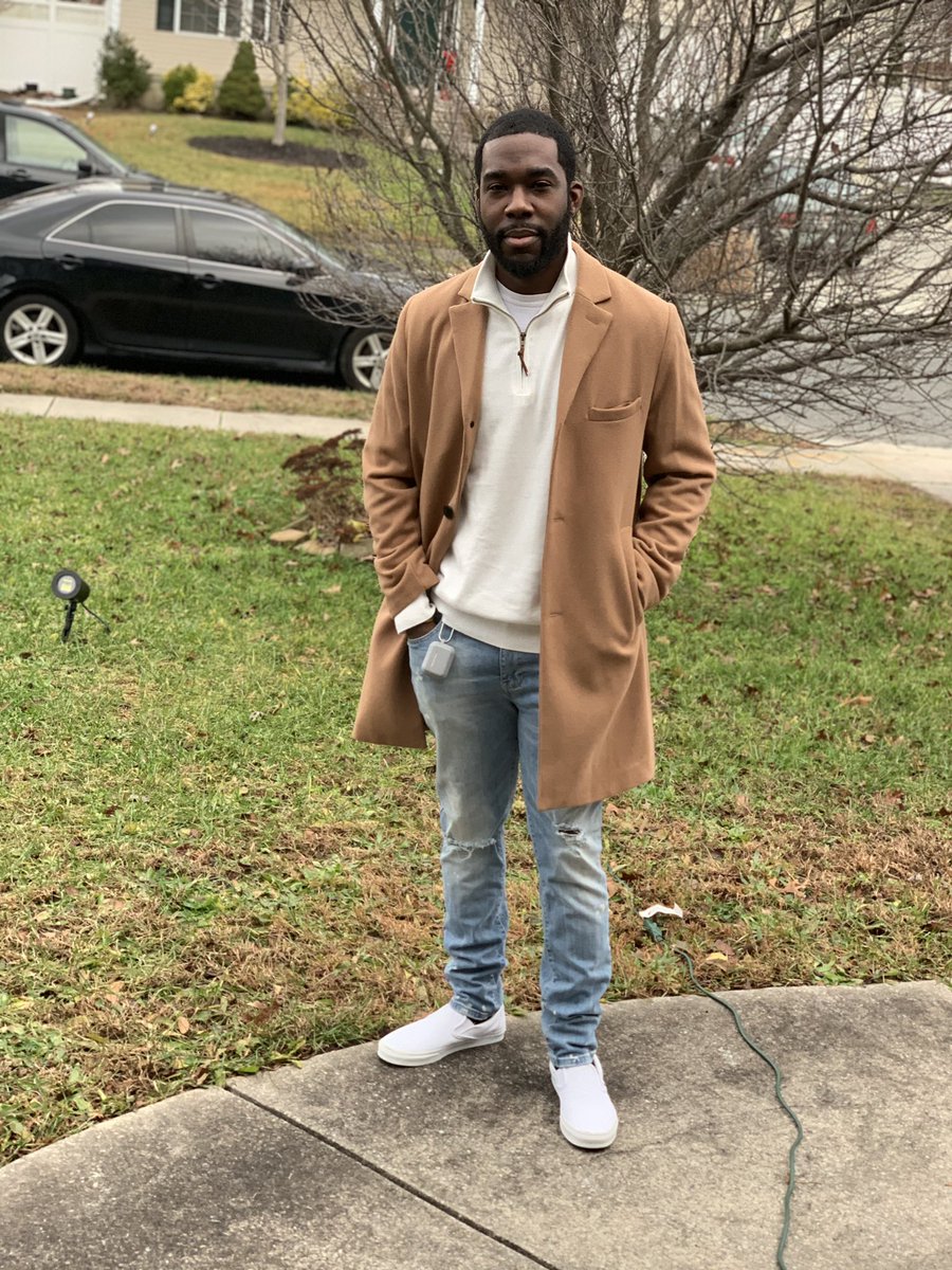 StevieSteve2339's tweet photo. Do what makes you happy! Merry Christmas 🎁 #haitianmodel #holidays #vans #streetwear #hmmodel #model #modelsearch #tommyhilfiger #mentalhealth #millennial #entreprenuer https://t.co/JeQw6zQoyK