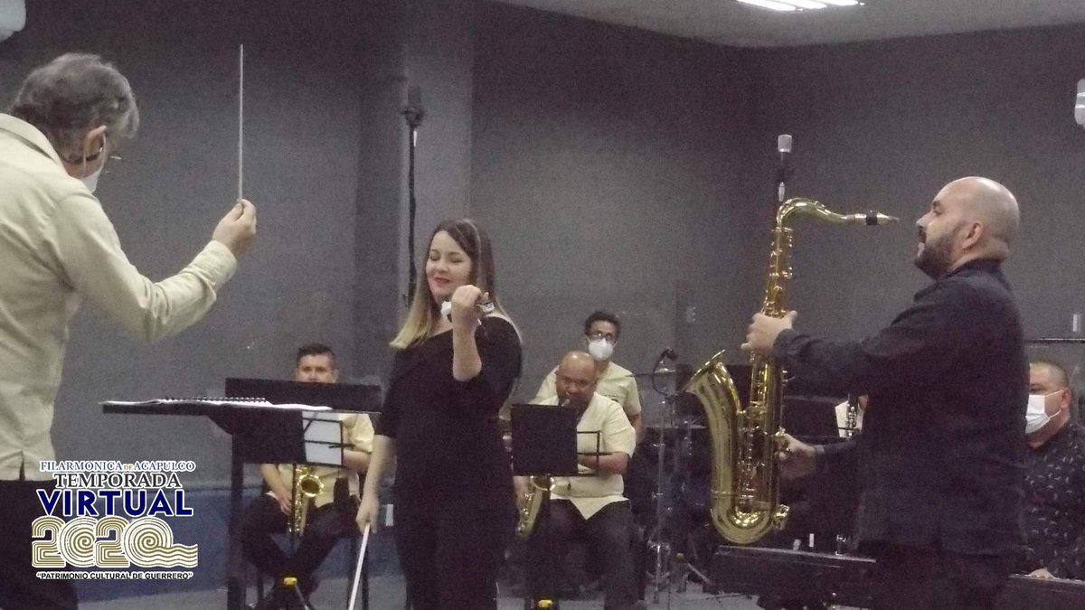 OFAcapulco's tweet photo. #ViernesDeOrquesta 🎼🎻
#ConciertoNavideño 🎄✨ 
"All I want for Christmas is You" de #Carey y "Let it now" de #Cahn &amp; #Styne, junto a Acapulco Jazz Quartet y la Mtra. Vanessa Moreno, bajo la dirección de @OFAmtroalvarez @mtroalvarez
#OFA #QuédateEnCasa #Acapulco https://t.co/zuHnxzoA1C
