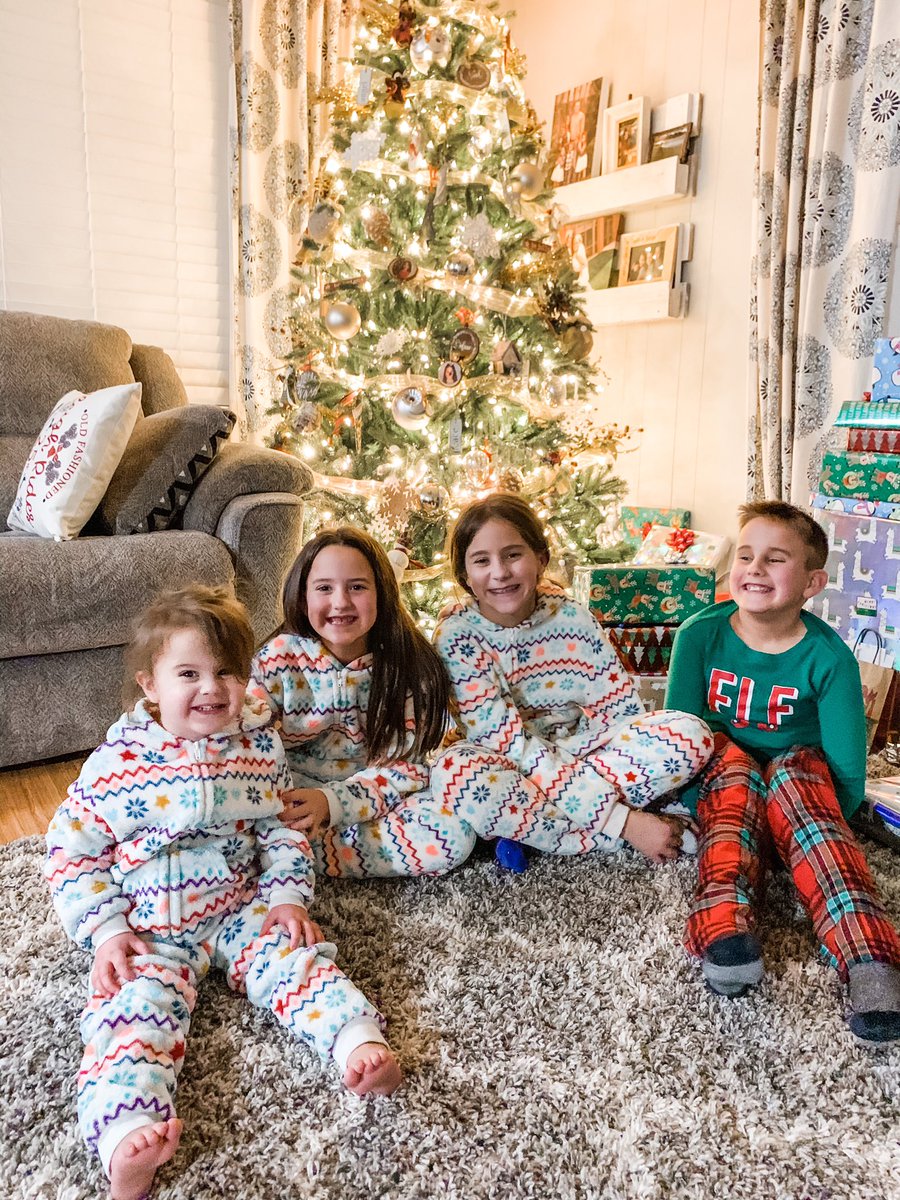 dani_ryan1's tweet photo. Merry Christmas! The excitement on all these faces is one of my favorite things ❤️ #Christmas #elfcrew #cousincrew #somuchjoy #familytime https://t.co/Z0UHCecdkk