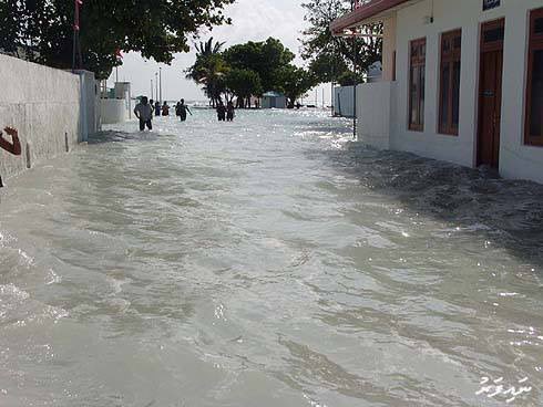 iburahimali's tweet image. Today is marked in remembrance of the spirit of national unity and solidarity shown by the people in the immediate aftermath of the devastating 2004 tsunami.

May Allah protect us from all natural disasters. Aameen.

#NationalUnityDay2020 🇲🇻