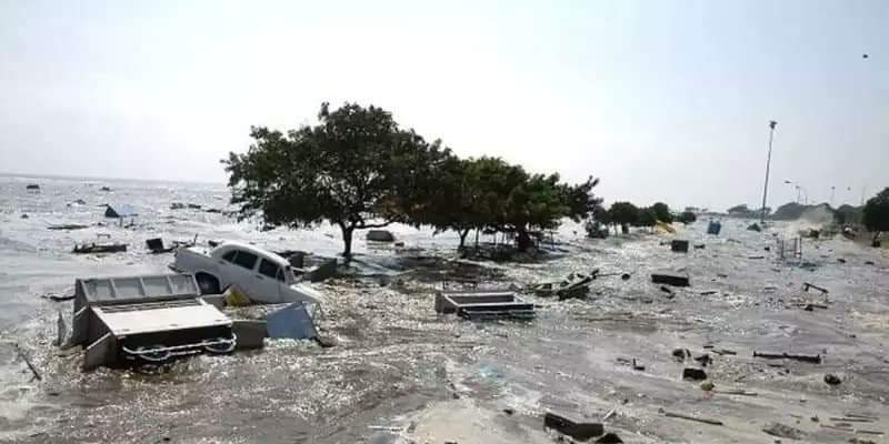 RRamkumarINC's tweet photo. Today we remember the 16th Anniversary of deadliest Tsunami! Also I pay my humble tribute to everyone who lost their lives during the #tsunami which happened on #26thDecember2004. 

#BlackDay #NeverForgotten #Tsunami2004 #CuddaloresilverbeachTsunami #MarinaBeach @MayuraSJ https://t.co/1YjlXA1AhZ