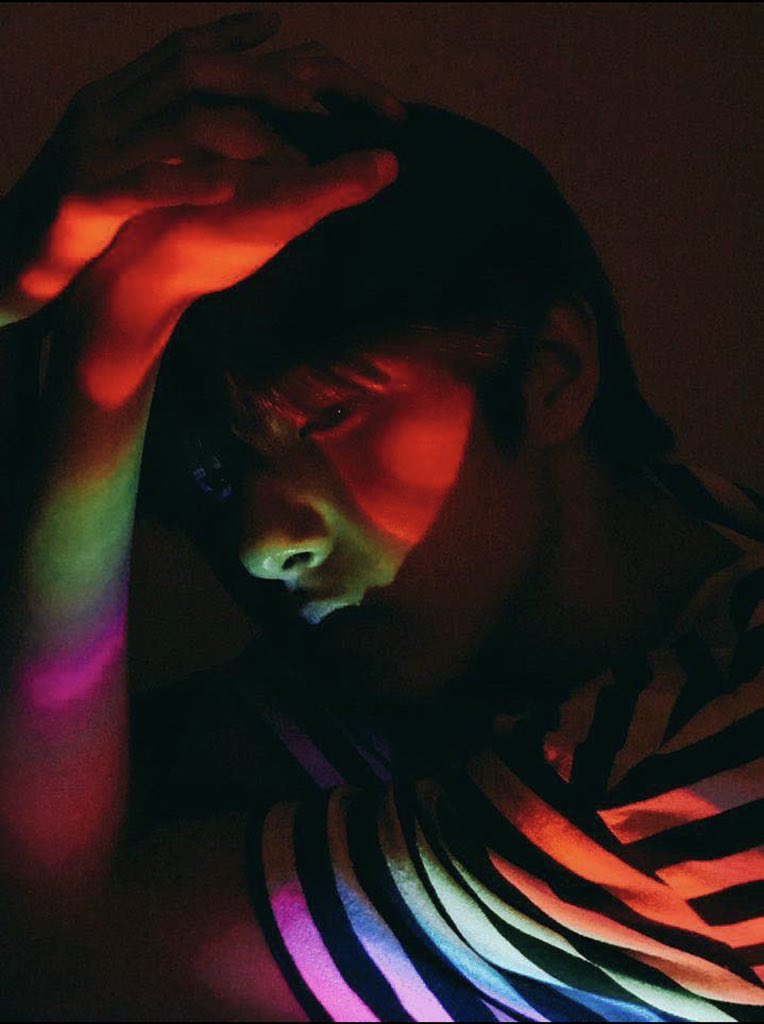 อินจุนชอบถ่ายรูปเล่นกับแสงสีงี้เนอะ แกว่าตอนลงรูปใหม่นี้ น้องจะแอบคิดถึงคนที่เคยถ่ายรูปเก่าๆให้รึเปล่า