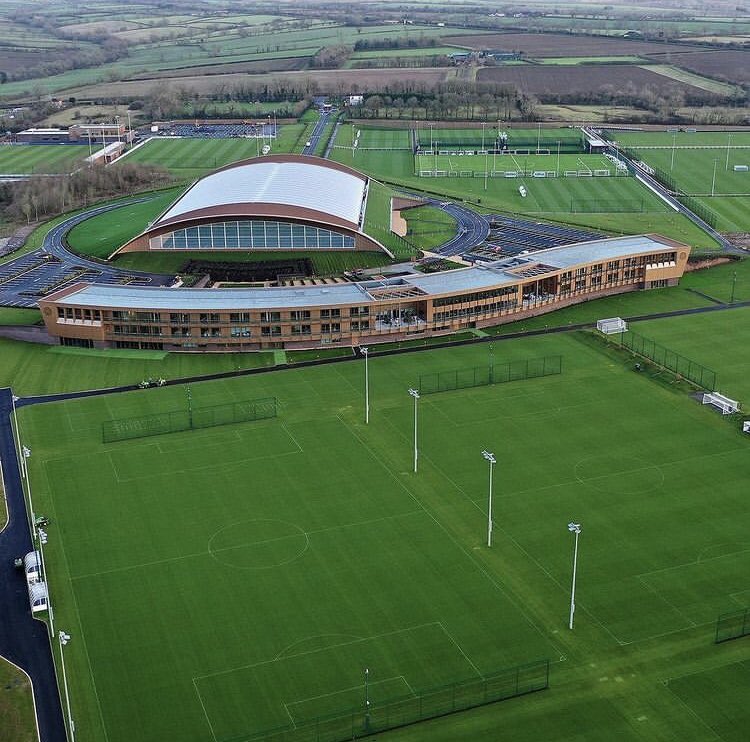 OficialSala12's tweet photo. O novo centro de treinamento do Leicester é espetacular! https://t.co/wcnqY55gqe