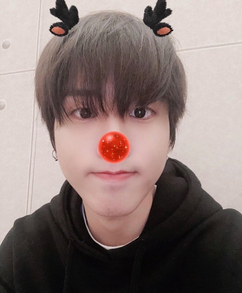 happy christmas everyone!! i hope you’re all happy, safe and healthy today<3