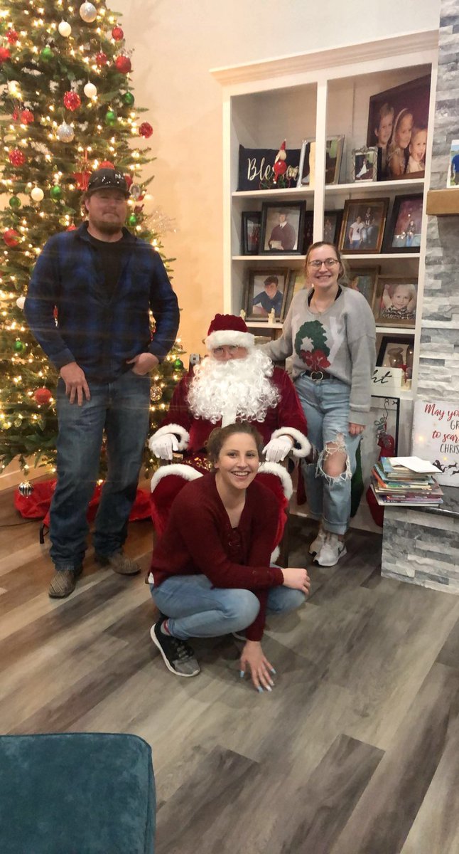 becca_bryantt's tweet photo. Autumns Belles first Christmas!🎅🏽 https://t.co/NwKKFb3YUi