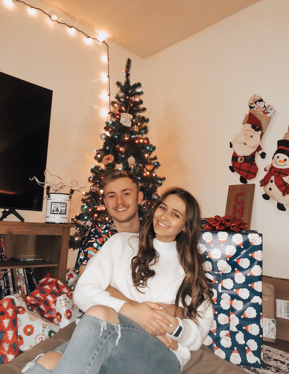 Kaylee_Adamson's tweet photo. 2018➡️2020 🎄 https://t.co/oC7CtxpZZO