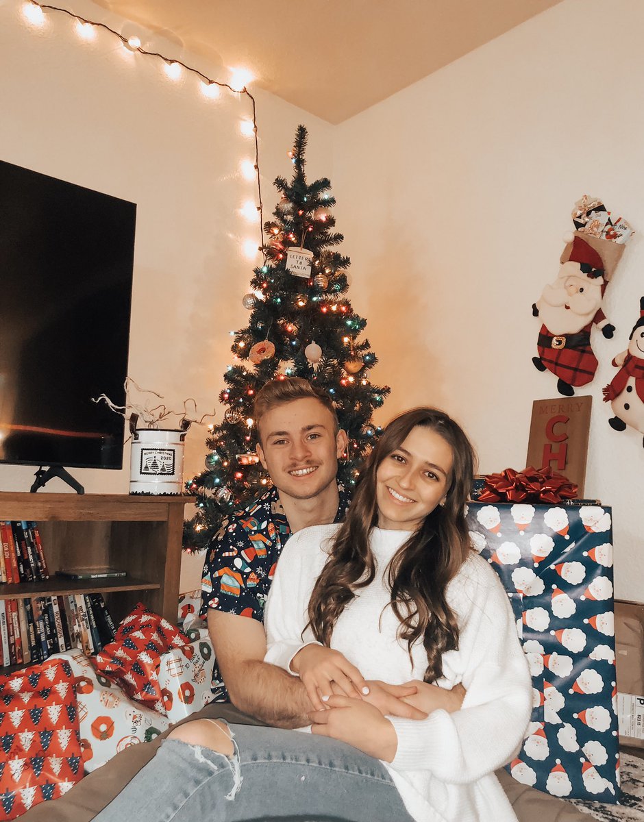 Kaylee_Adamson's tweet photo. 2018➡️2020 🎄 https://t.co/oC7CtxpZZO