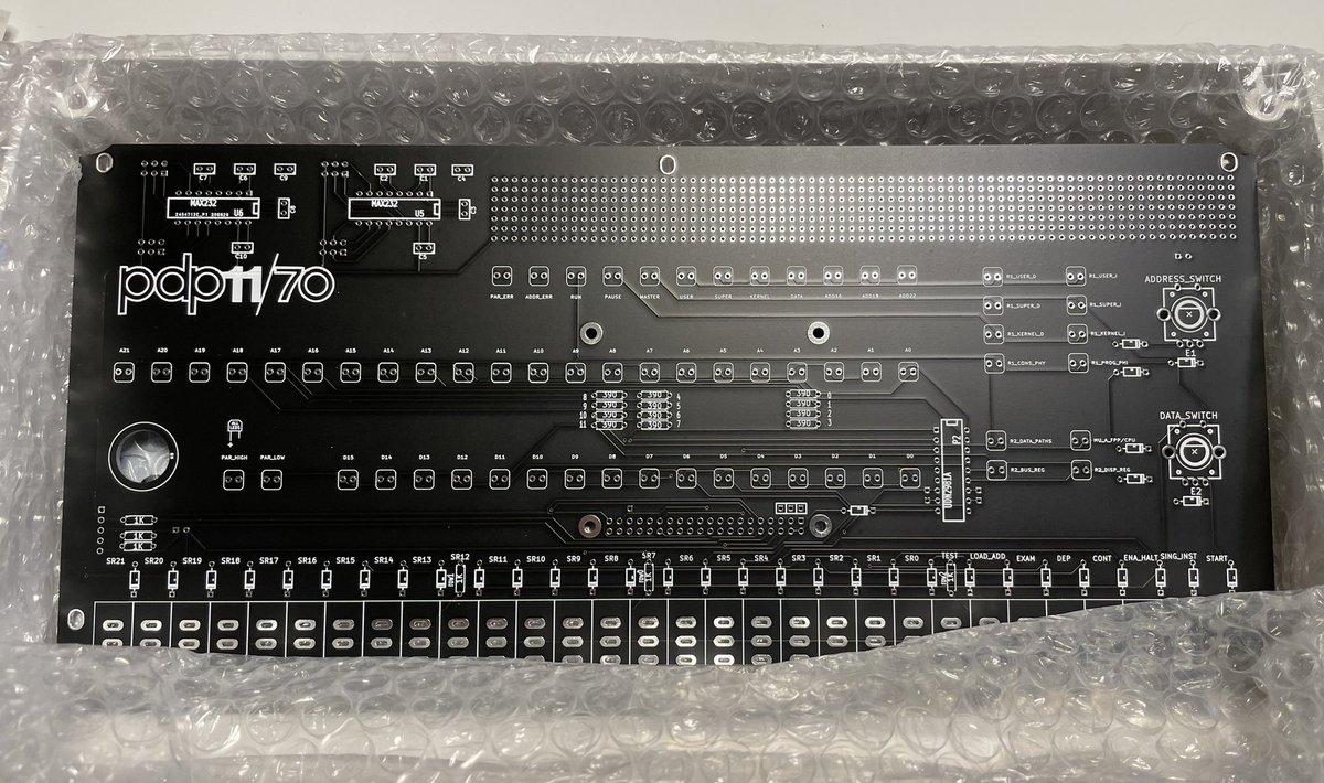 LithoChasm's tweet image. Looks like I have a fun project for the new year. Thanks @Cnidarium ! #PiDP11