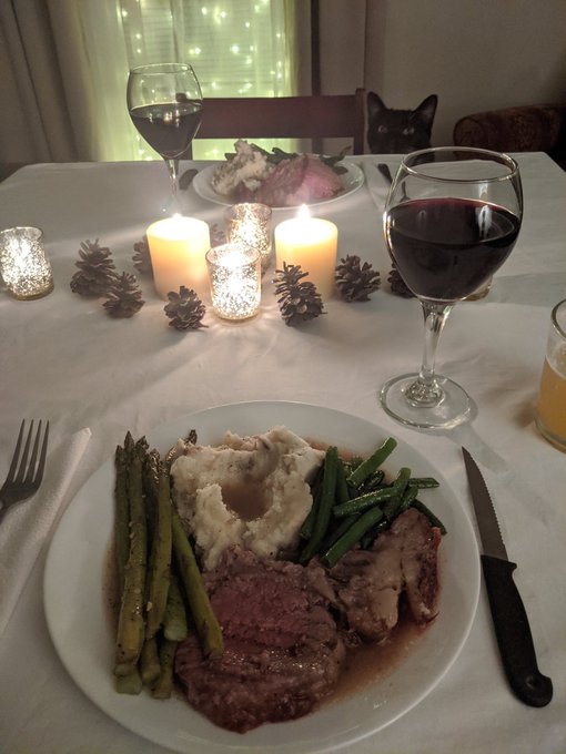 Anyone wondering how the food I was making online turned out... https://t.co/Ik5UynxuVY
