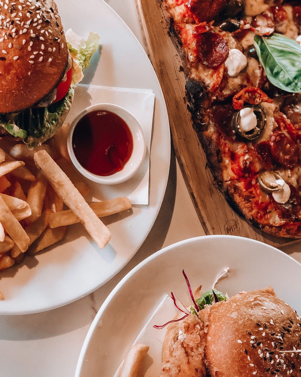 LeftBankMelb's tweet image. Boxing Day sales not your thing? Or maybe you've worked up and appetite and need to rest your feet after shopping up a storm? 

We're open till late so you can enjoy our Modern Australian cuisine and drinks from our extensive bar menu!
