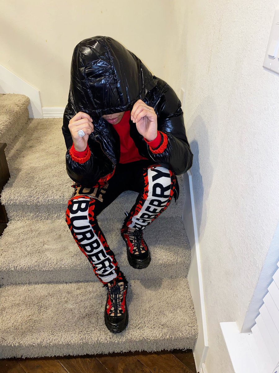 ombbloodbath's tweet photo. 🚁 in the middle of the hood im flyer than errybody 🧼🧼🧼 https://t.co/pznQvxCKuN