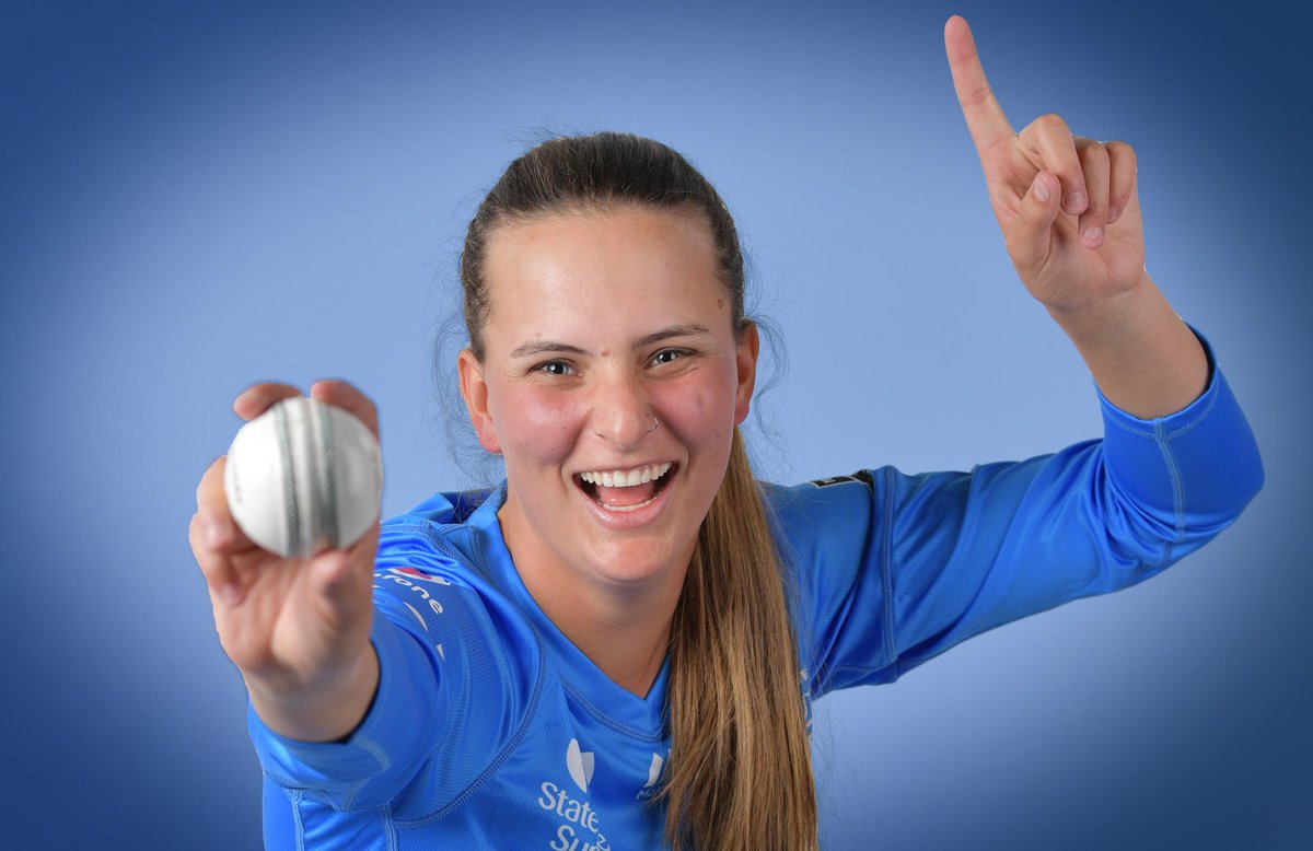 FirstXICricket's tweet photo. On one of the biggest days on the cricketing calendar we chat with the wonderful @AlexandraPrice5 

Join @samtugwell_15 and @PaulBonsor7 at 6pm on @1395FIVEaa #AUSvIND #strikers #cricket https://t.co/bviYmFyKIW