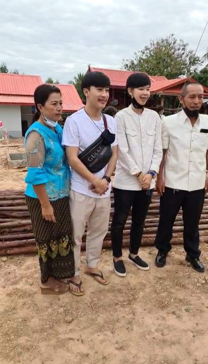 nookpaicuple's tweet photo. งานบุญเช้านี้ ภาพครอบครัวก็มาแล้วค่ะ
#นุ๊กปาย https://t.co/9Kh7OvMYnT