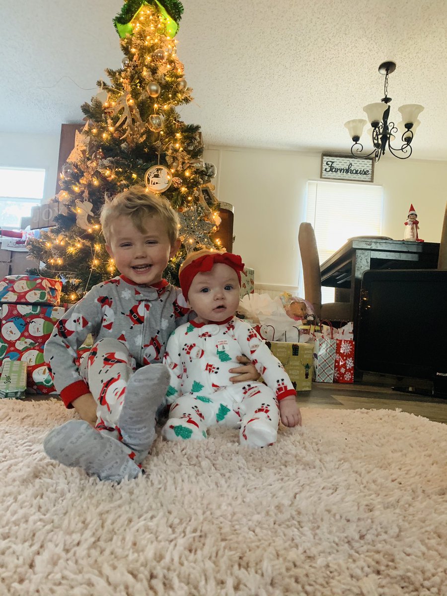 langamber2's tweet photo. Merry Christmas from the sweetest babies🥰🎅🏻🎄 https://t.co/N6hYwCXkdL