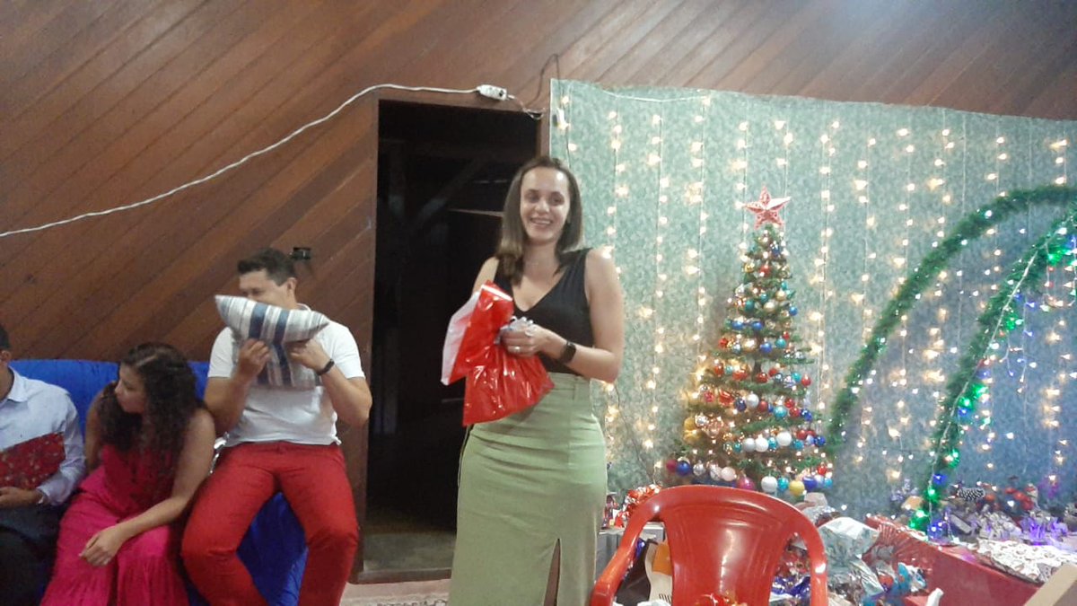 giovanatoneloo's tweet photo. E eu que dei o presente errado pra minha amiga secreta, virei meme na família já
Oh no, oh no... https://t.co/HioM4Ae32Q