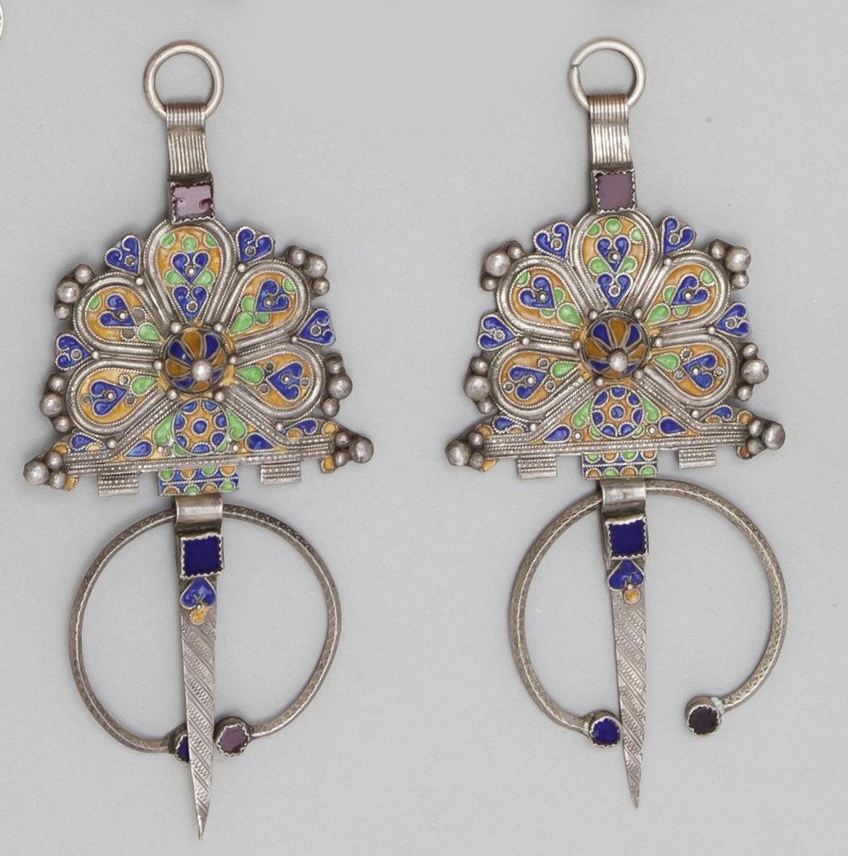 1- A pair of fibulae (20th century, tribe: Ida ou Ntif) (link:  https://www.gros-delettrez.com/lot/22326/5016331)