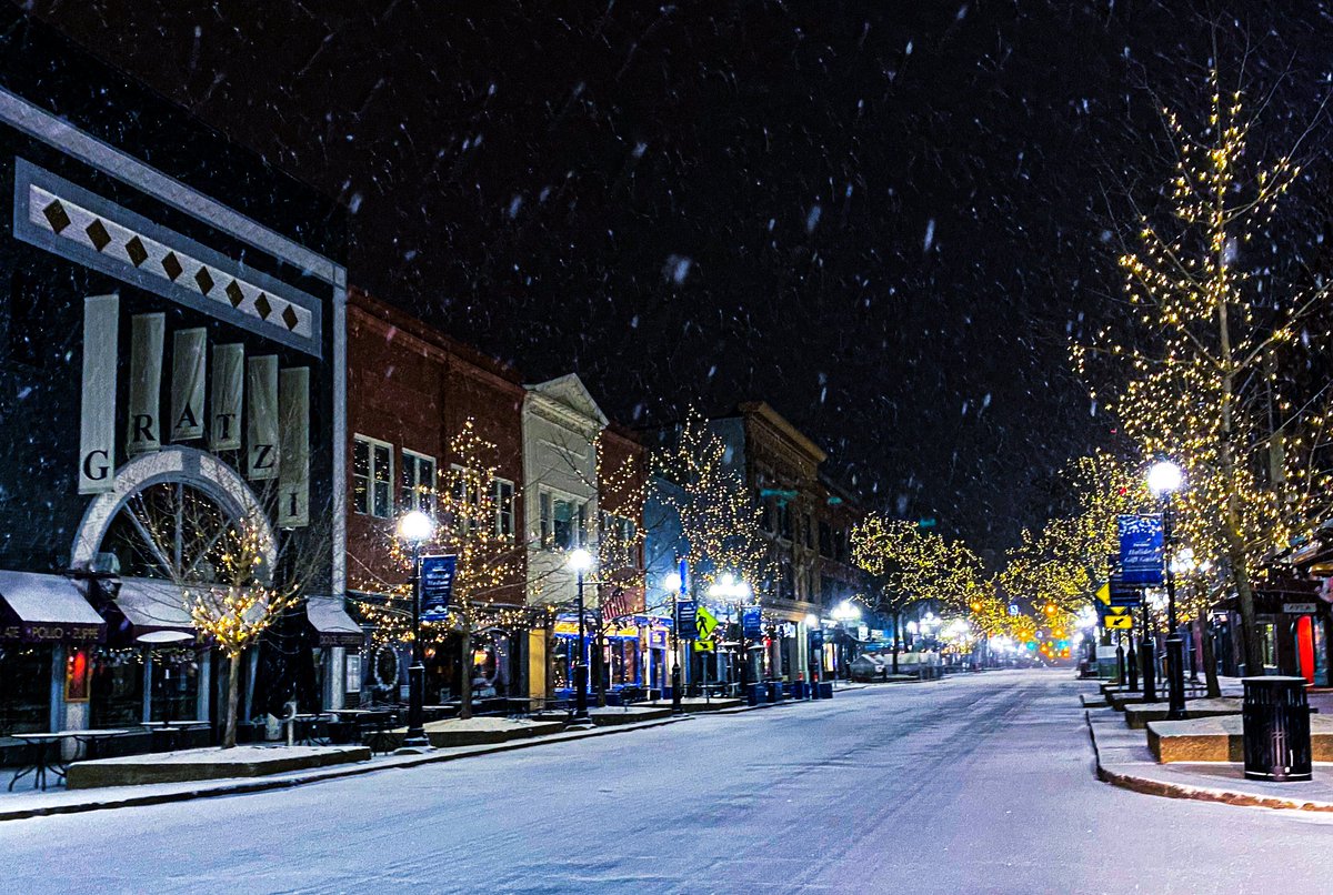 itseddytubman's tweet photo. ❄️ Xmas in Ann Arbor ❄️ https://t.co/VxOVe25Njn